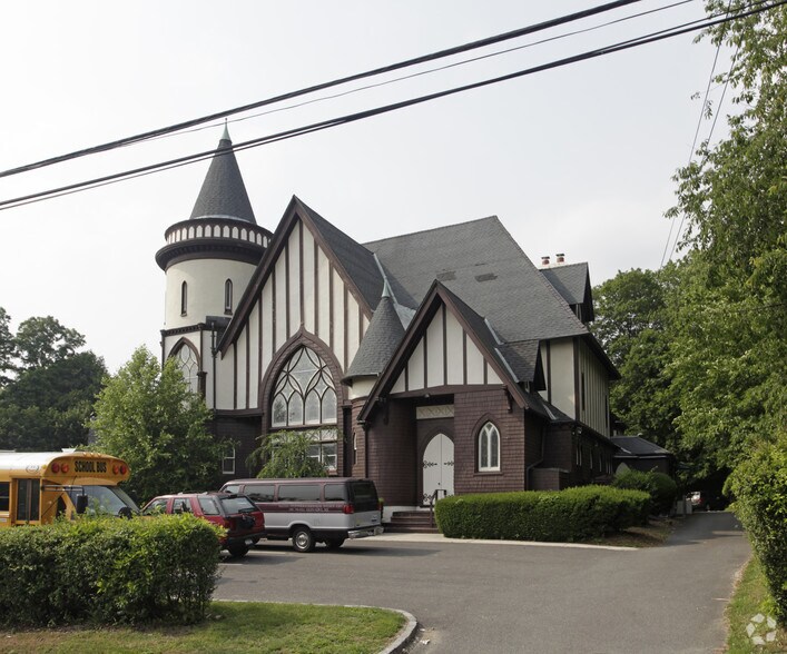 7 North Ln, Glen Cove, NY à vendre - Photo du bâtiment - Image 2 de 2