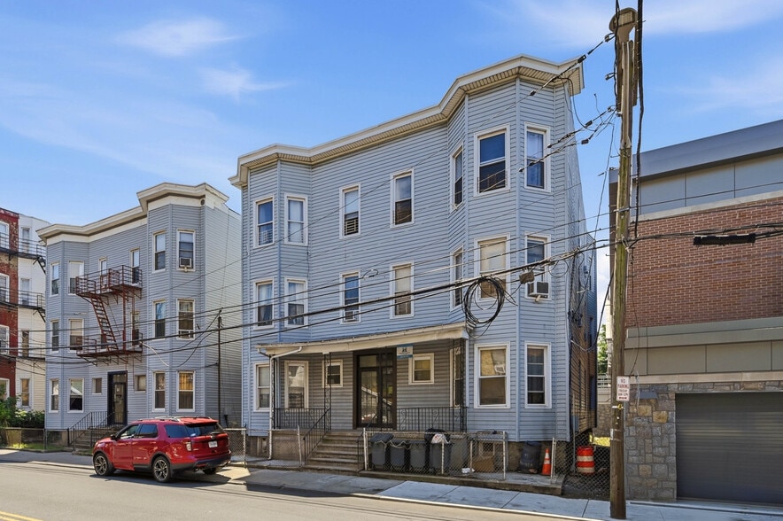 12 Radford St, Yonkers, NY à vendre - Photo du bâtiment - Image 1 de 47