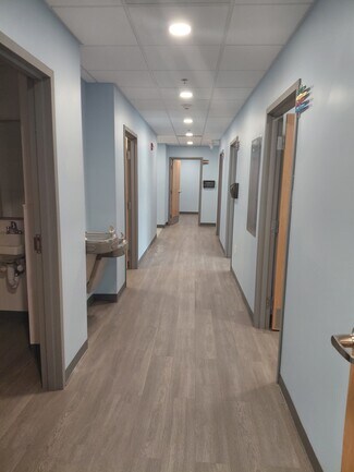 Plus de détails pour 32 Stiles Rd, Salem, NH - Bureau à vendre