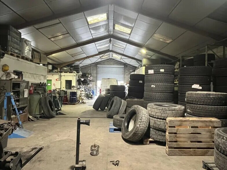 Flex in Châteaurenard for sale - Building Photo - Image 3 of 11