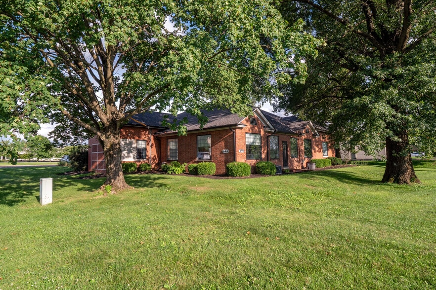 698 Morrison Rd, Columbus, OH for lease - Building Photo - Image 2 of 4