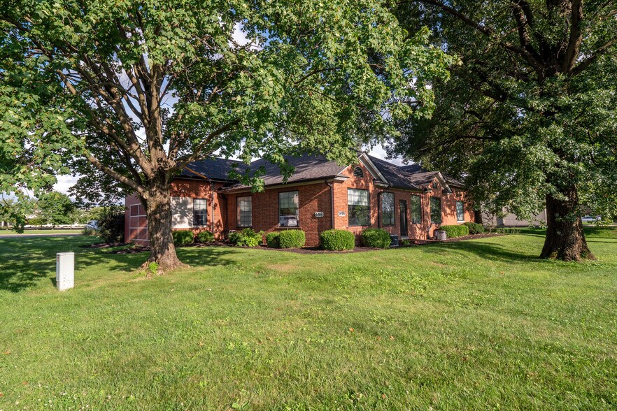 698 Morrison Rd, Columbus, OH à louer - Photo du bâtiment - Image 2 de 4