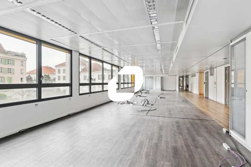 45-53 Avenue Paul Doumer, Rueil-Malmaison for sale - Interior Photo - Image 3 of 11