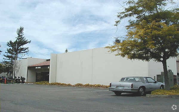 3450 Airway Dr, Santa Rosa, CA à louer - Photo du bâtiment - Image 3 de 16