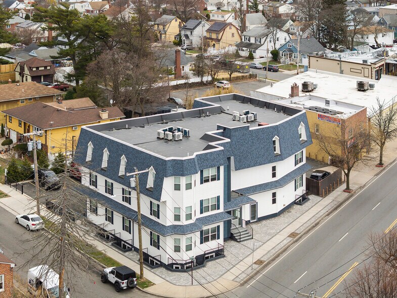 533 Greenwich St, Hempstead, NY à vendre - Photo du bâtiment - Image 1 de 46