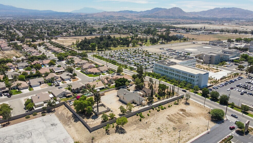 1471 San Bernardino Ave, Colton, CA à louer - Photo du bâtiment - Image 3 de 31
