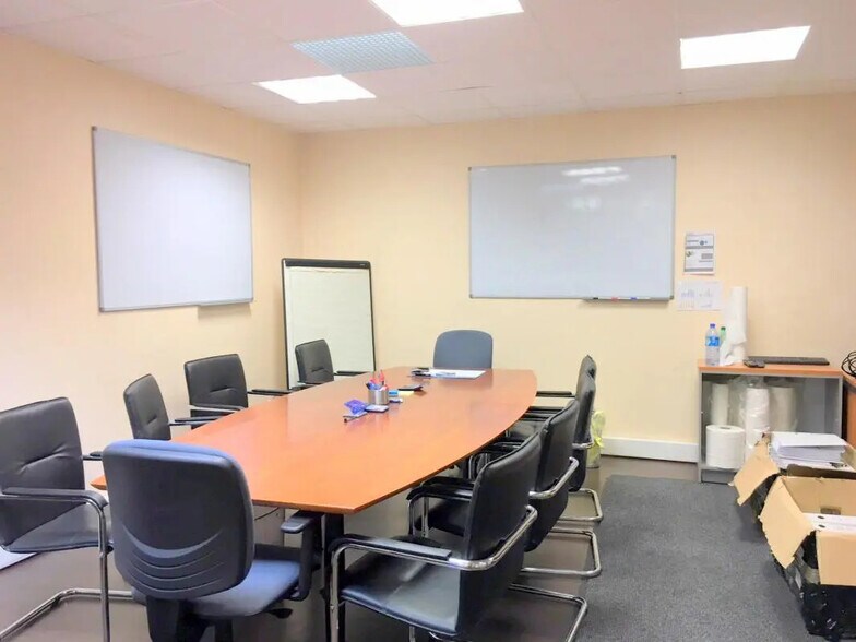 Office in Sartrouville for lease - Interior Photo - Image 3 of 5