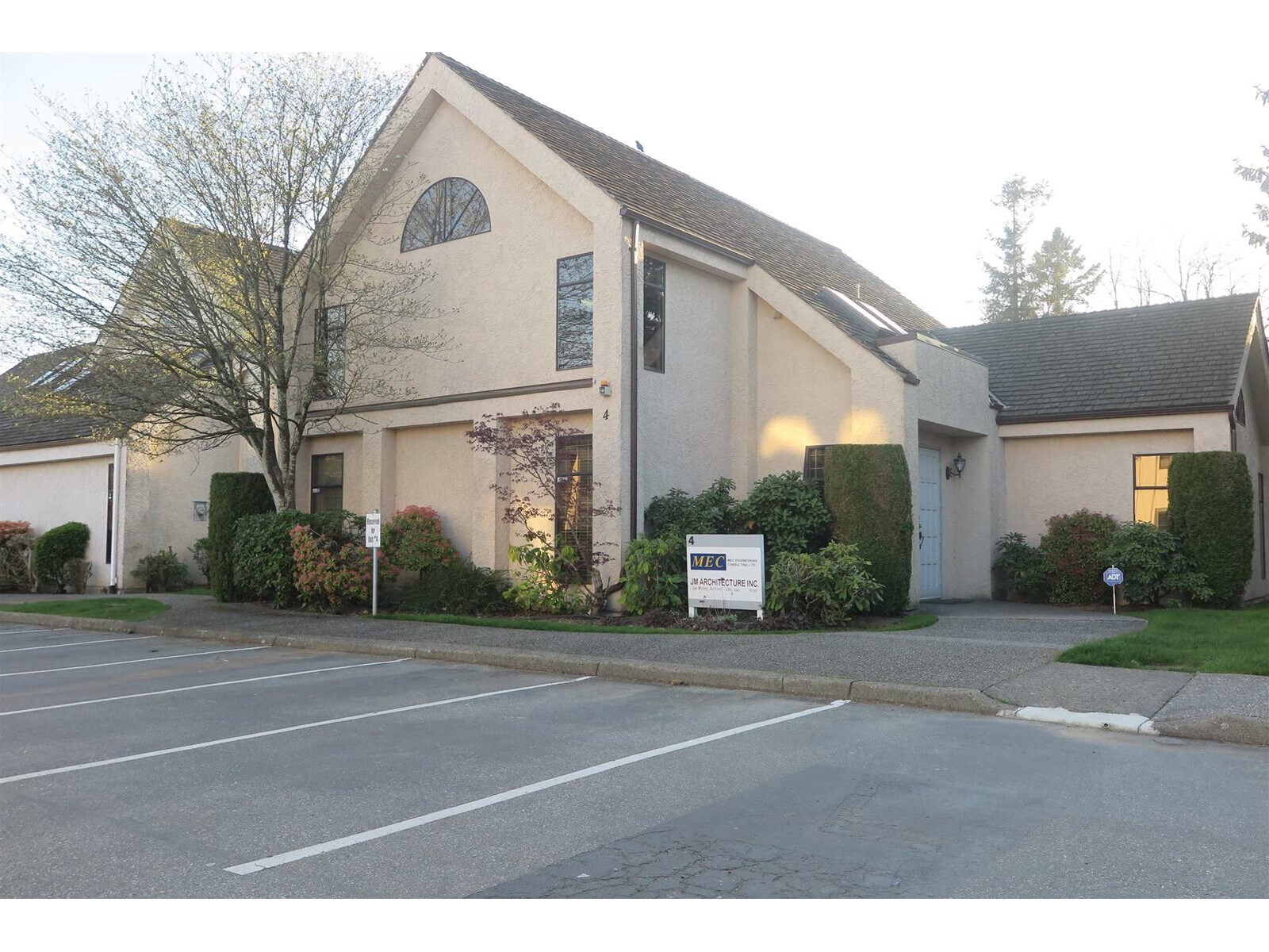 15243 91 Ave, Surrey, BC for sale Primary Photo- Image 1 of 1