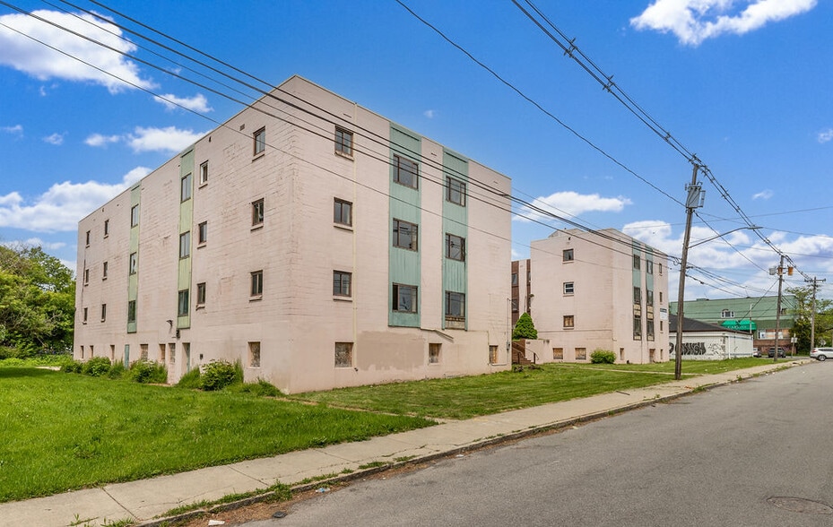 628 9th St, Niagara Falls, NY for sale - Building Photo - Image 2 of 64