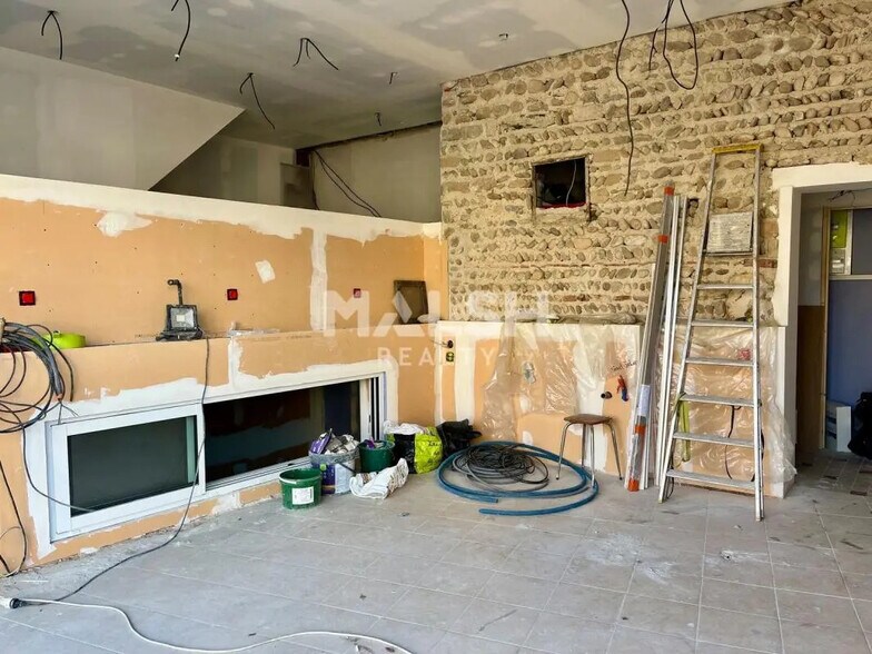 Retail in Caluire-et-Cuire for lease - Interior Photo - Image 3 of 4