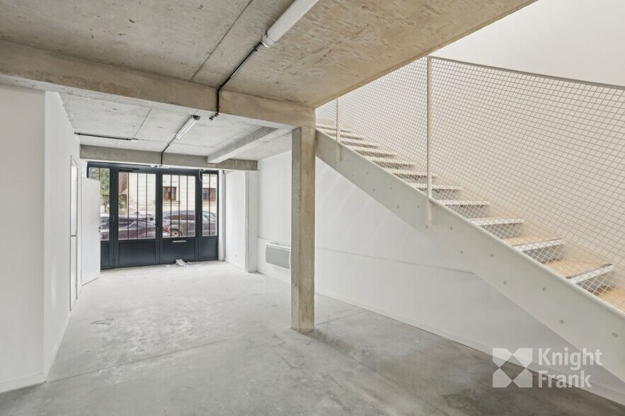 Office in Montreuil for lease - Interior Photo - Image 2 of 9