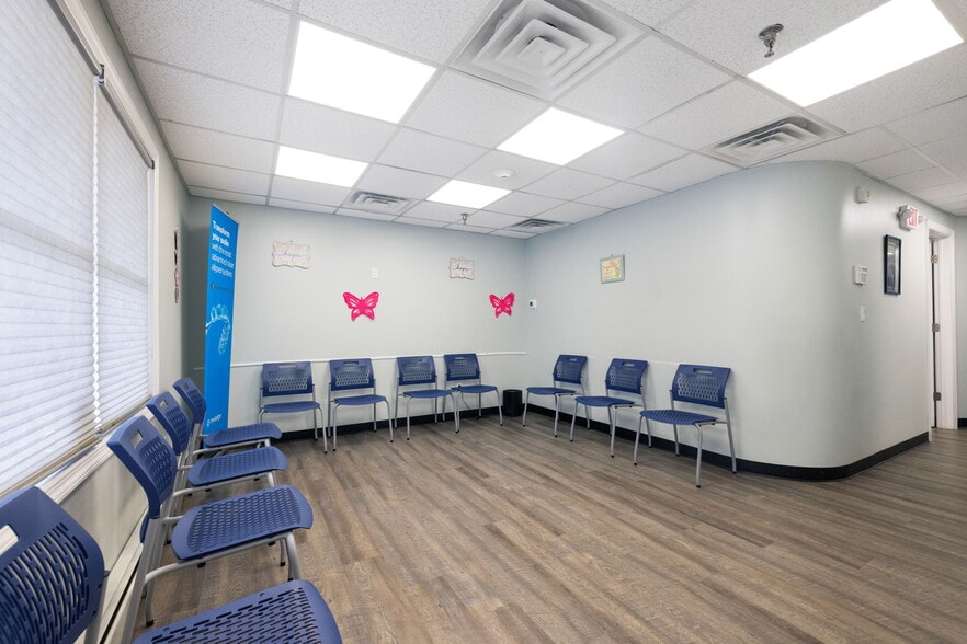 500 New Hempstead Rd, New City, NY à vendre - Photo du bâtiment - Image 2 de 27