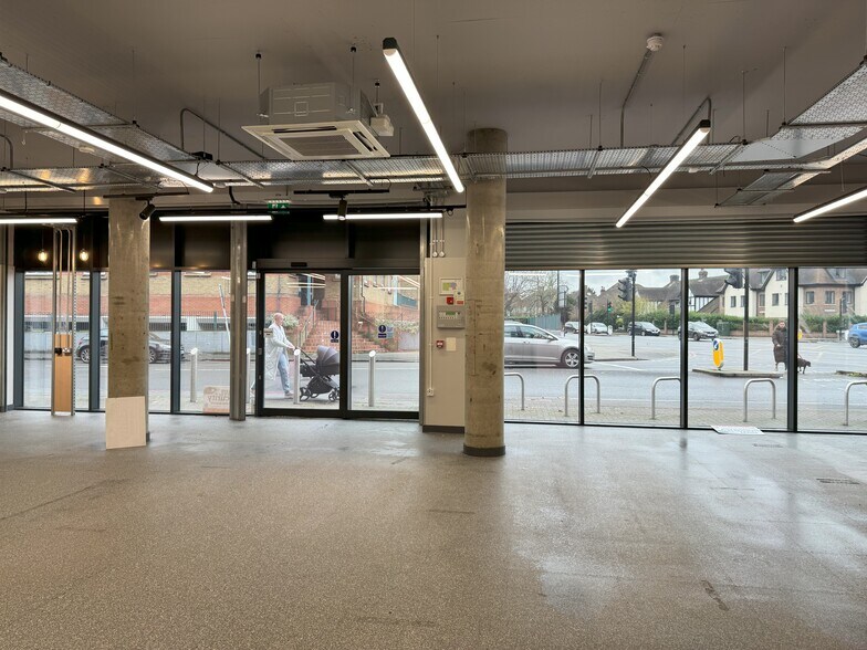 Homesdale Rd, Bromley à louer - Photo du bâtiment - Image 3 de 5