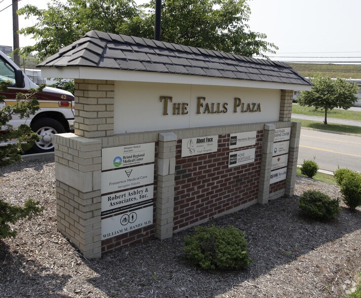 323 Falls Dr NW, Abingdon, VA à vendre - Photo du bâtiment - Image 3 de 13