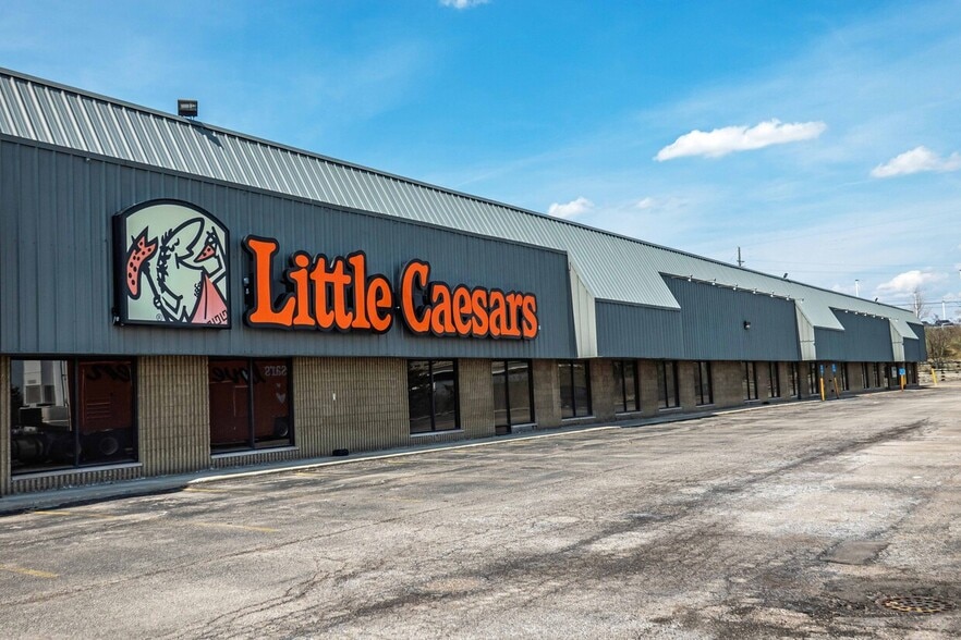 24150-21466 Haggerty Rd, Farmington Hills, MI for lease - Building Photo - Image 2 of 9