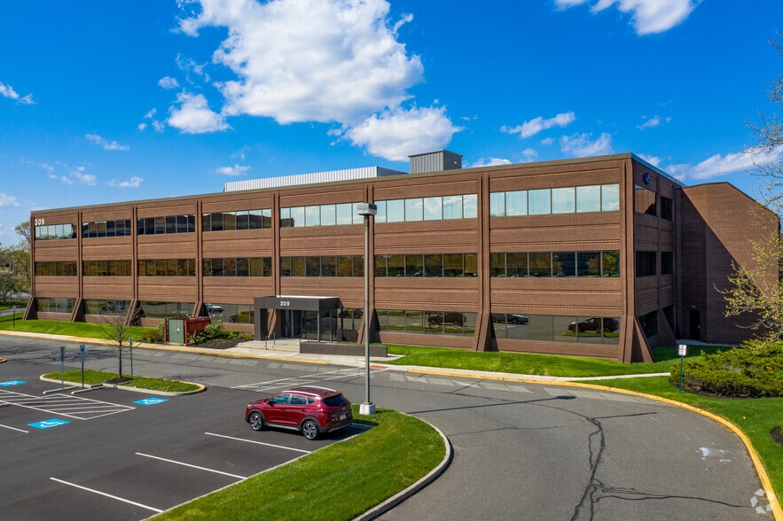 309 Fellowship Rd, Mount Laurel, NJ for lease - Building Photo - Image 2 of 8