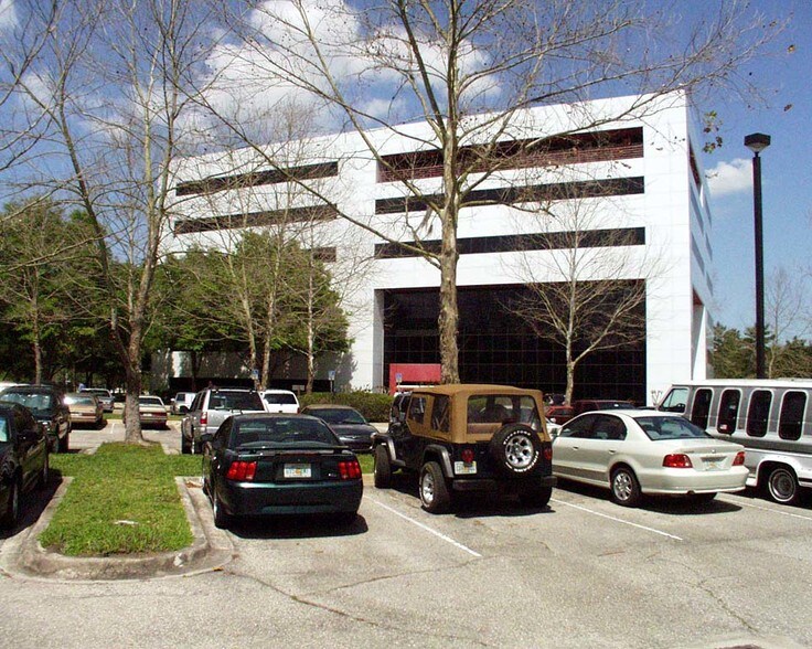 12201 Research Pky, Orlando, FL à louer - Photo du bâtiment - Image 3 de 9