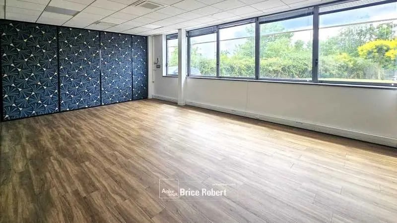 Office in Dardilly for lease - Building Photo - Image 3 of 9