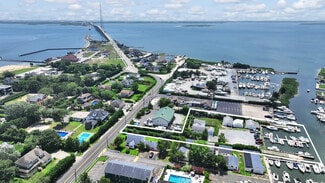 Plus de détails pour 74 Foster Ave, Hampton Bays, NY - Commerce de détail à vendre