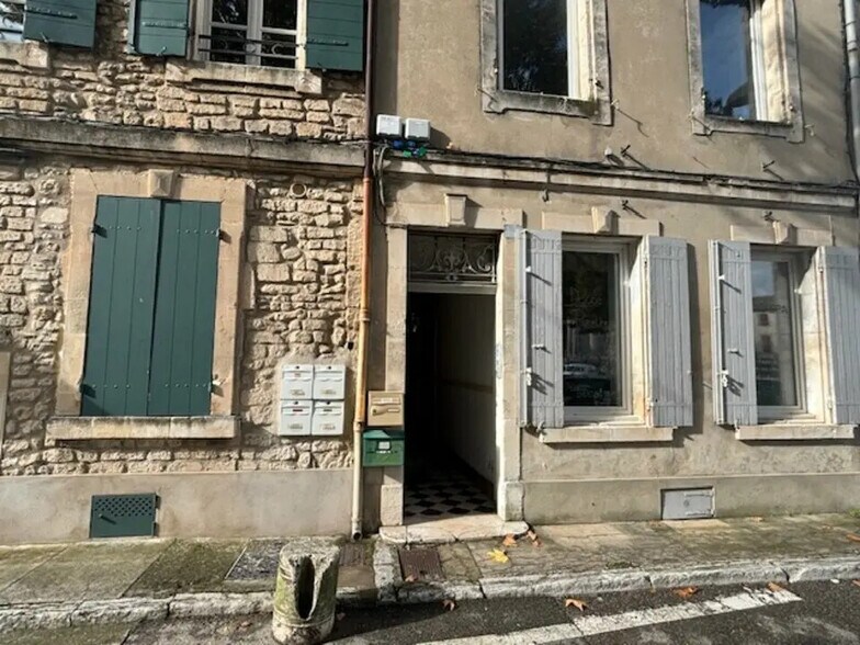 Bureau dans Saint-Rémy-de-Provence à louer - Photo du bâtiment - Image 3 de 3