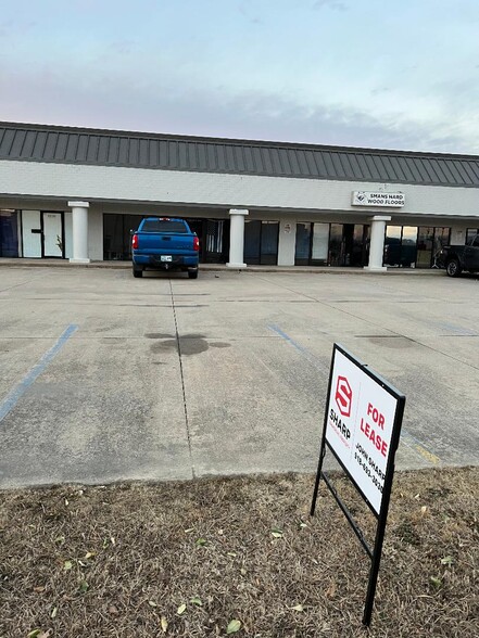 12135-12145 E 11th St, Tulsa, OK for lease - Building Photo - Image 2 of 5