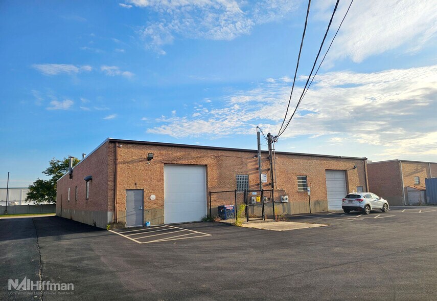 1535-1555 Brummel Ave, Elk Grove Village, IL for lease - Building Photo - Image 2 of 9