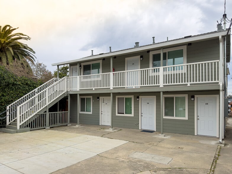 21661 E Cliff Dr, Santa Cruz, CA for sale - Building Photo - Image 3 of 18