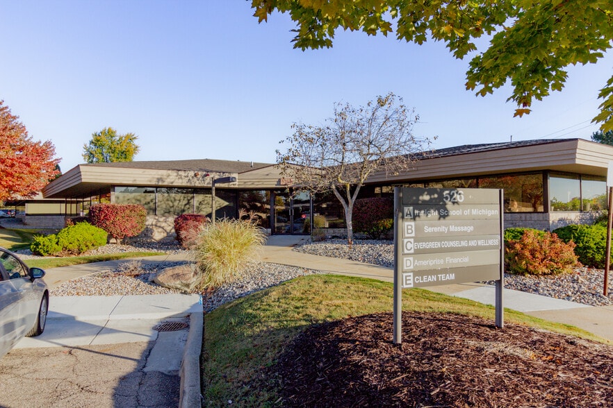 526 S Creyts Rd, Lansing, MI for lease - Building Photo - Image 1 of 2