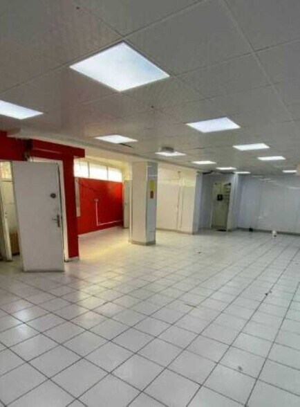 Retail in Pantin for sale - Interior Photo - Image 1 of 3