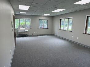 144 Ivy Ln, King Of Prussia, PA for lease Interior Photo- Image 2 of 4