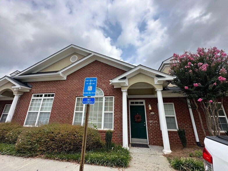 1815 Lockeway Dr, Alpharetta, GA à louer - Photo du bâtiment - Image 2 de 12