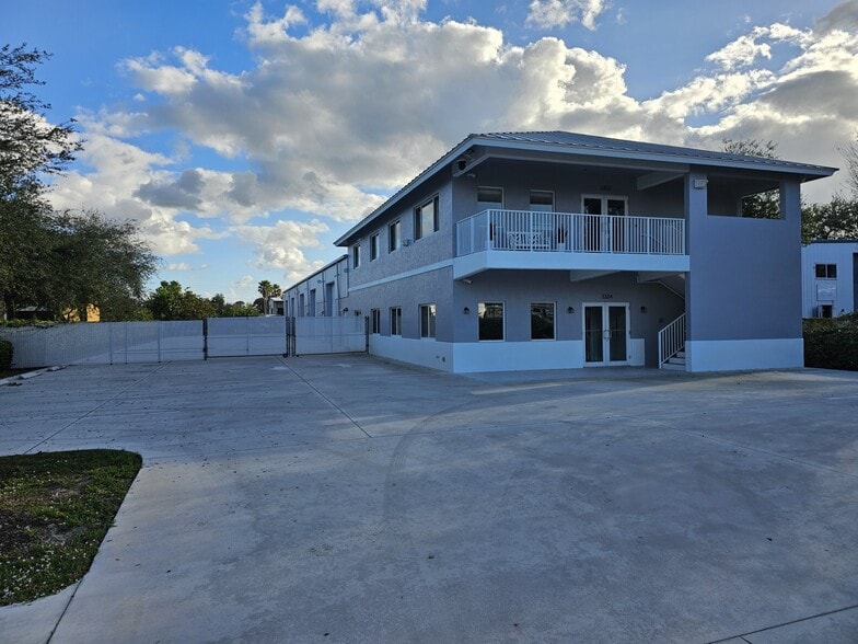 3322 SE Gran Park Way, Stuart, FL for sale - Primary Photo - Image 1 of 1