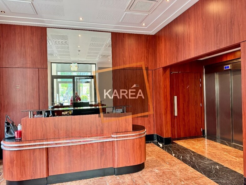 Office in Chessy for lease - Lobby - Image 3 of 5