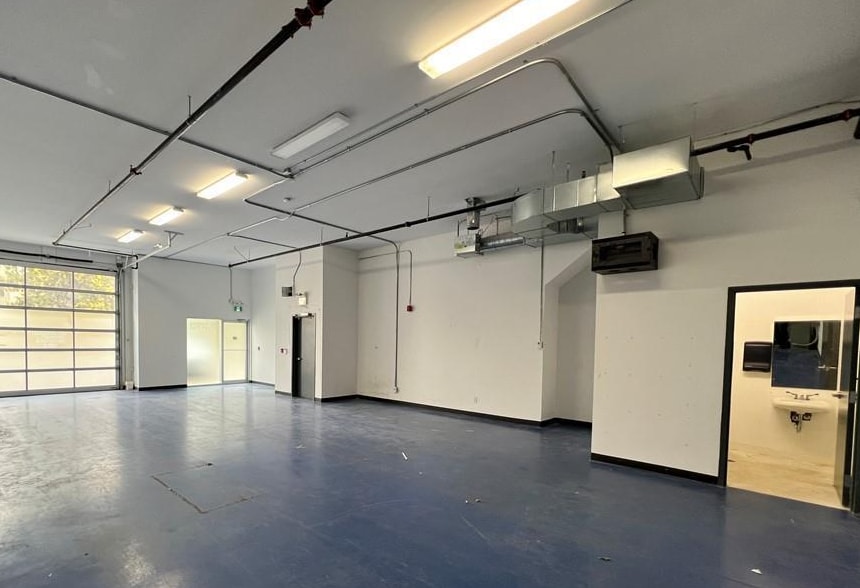 65 Denzil Doyle Crt, Ottawa, ON K4M 2B4 - Unit 113 - - Interior Photo - Image 2 of 2