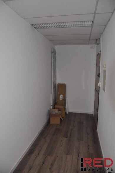 Office in Meyreuil for lease - Interior Photo - Image 3 of 4