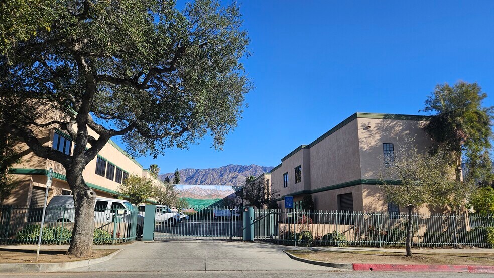 1785 Locust St, Pasadena, CA à louer - Photo du bâtiment - Image 3 de 5
