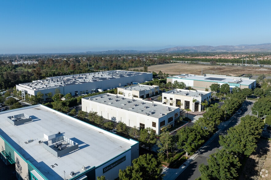 41-55 Post, Irvine, CA à vendre - Aérien - Image 3 de 5