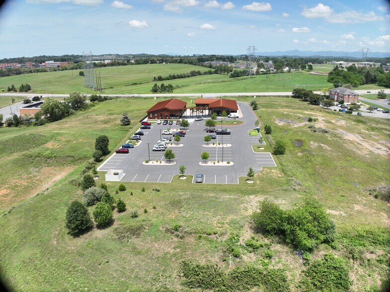 Development-Ready Mixed-Use Parcels portefeuille de 2 propriétés à vendre sur LoopNet.ca - Communauté Matterport - Image 3 de 12