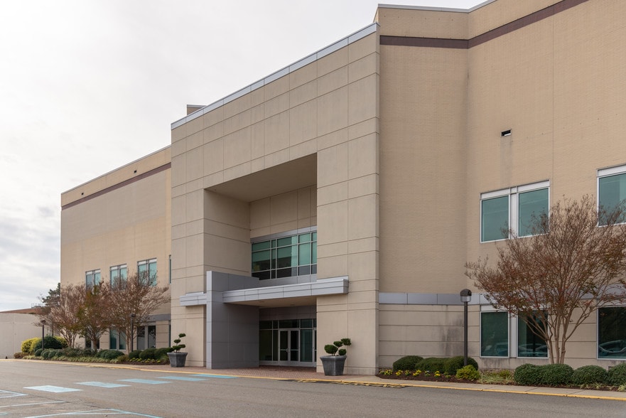 5200 Mercury Blvd, Hampton, VA à louer - Photo du bâtiment - Image 1 de 8
