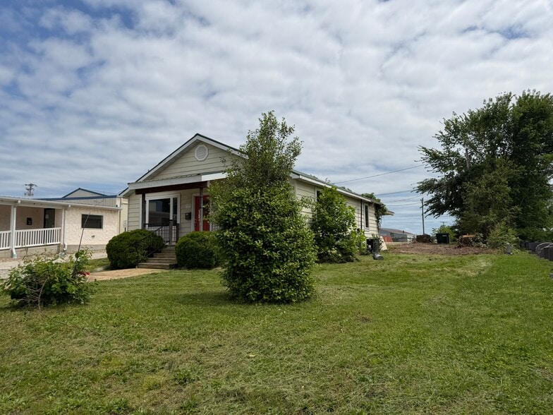 310 E Washington St, Cuba, MO for sale - Building Photo - Image 2 of 17