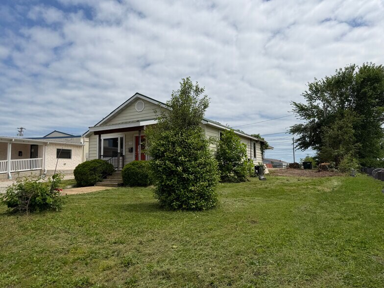 310 E Washington St, Cuba, MO à vendre - Photo du bâtiment - Image 2 de 17