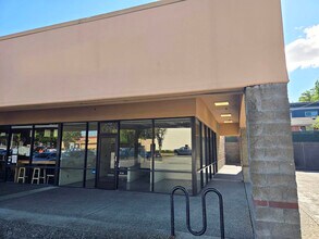 300-900 NW Eastman Pky, Gresham, OR for lease Building Photo- Image 1 of 7