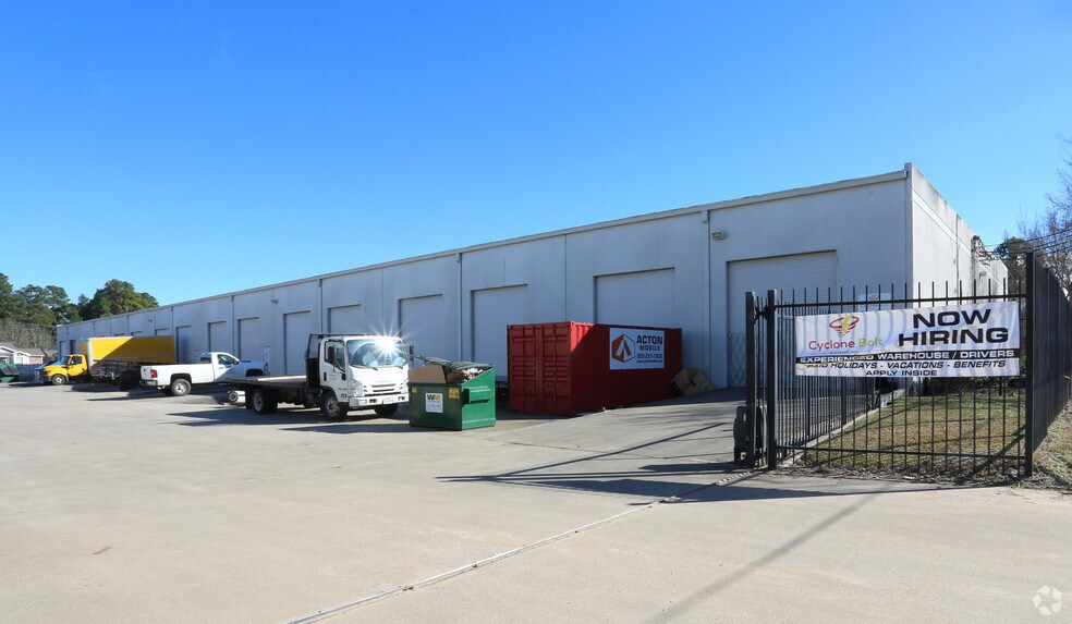 5210-5244 N Sam Houston Pky E, Houston, TX à louer - Photo du bâtiment - Image 3 de 10