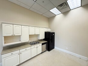 13700 W Irma Lee Ct, Lake Forest, IL à louer Photo intérieure- Image 1 de 7