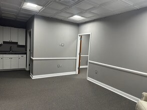 123 State Route 33, Manalapan Township, NJ for lease Interior Photo- Image 2 of 8