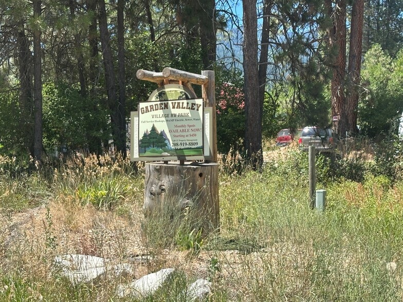 422 S Middlefork Rd, Garden Valley, ID for sale - Building Photo - Image 1 of 11