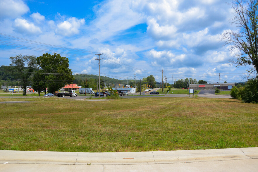 2304 Clinton Highway, Powell, TN à vendre - Photo du b timent - Image 2 de 7