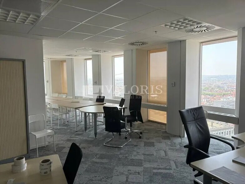 Office in Lyon for lease - Interior Photo - Image 2 of 35