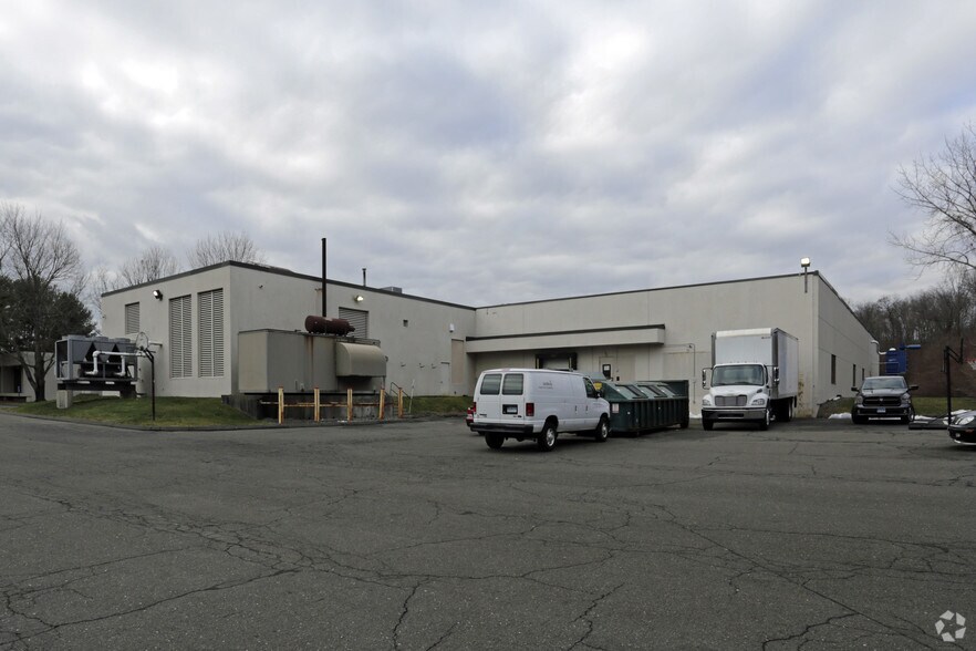 45 Commerce Dr, Trumbull, CT à vendre - Photo du bâtiment - Image 2 de 2