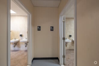 33-24 Northern Blvd, Long Island City, NY for lease Interior Photo- Image 1 of 9